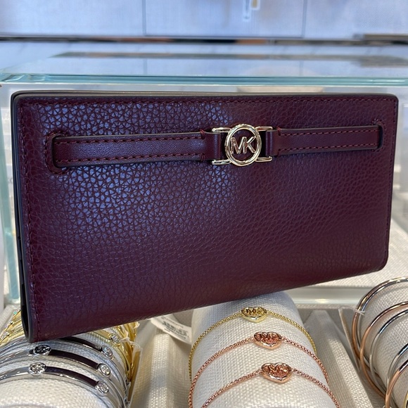 Michael Kors Reed Large Bifold Pebbled Leather Snap Wallet Card Case 
Oxblood - Picture 13 of 16